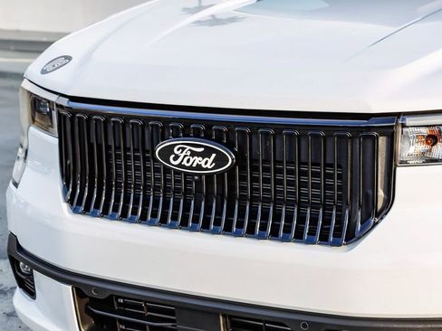 Used 2025 Ford Maverick Lobo image 6