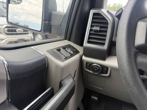 Used 2017 Ford F150 XLT AWD/4WD image 30