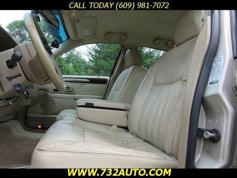 Used 2007 Lincoln Town Car Signature RWD image 25