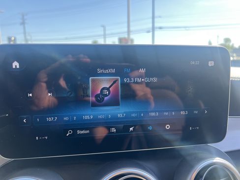 Used 2023 Mercedes-Benz GLC 300 4MATIC Coupe image 3