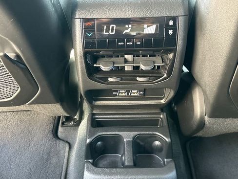 Used 2023 Jeep Grand Cherokee L Laredo image 18