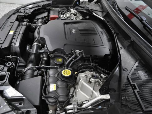 Used 2018 Land Rover Range Rover Velar R-Dynamic SE image 22