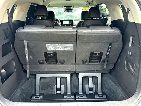 Used 2023 Kia Carnival EX FWD image 22