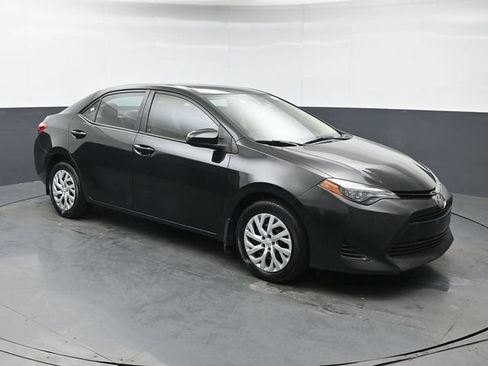 Used 2017 Toyota Corolla LE w/ Carpet Mat Package (TMS) FWD image 7