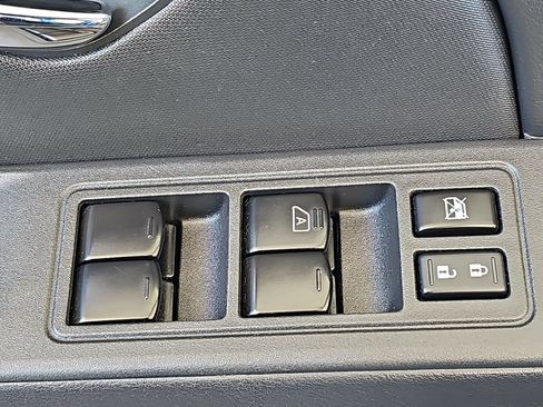 Used 2022 Nissan Frontier PRO-4X w/ Off-Road Protection Package AWD/4WD image 32