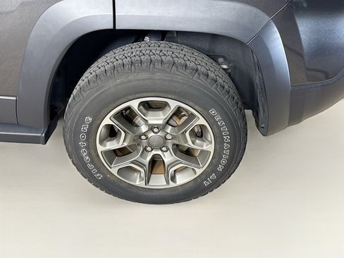 Used 2022 Jeep Cherokee Trailhawk AWD/4WD image 36