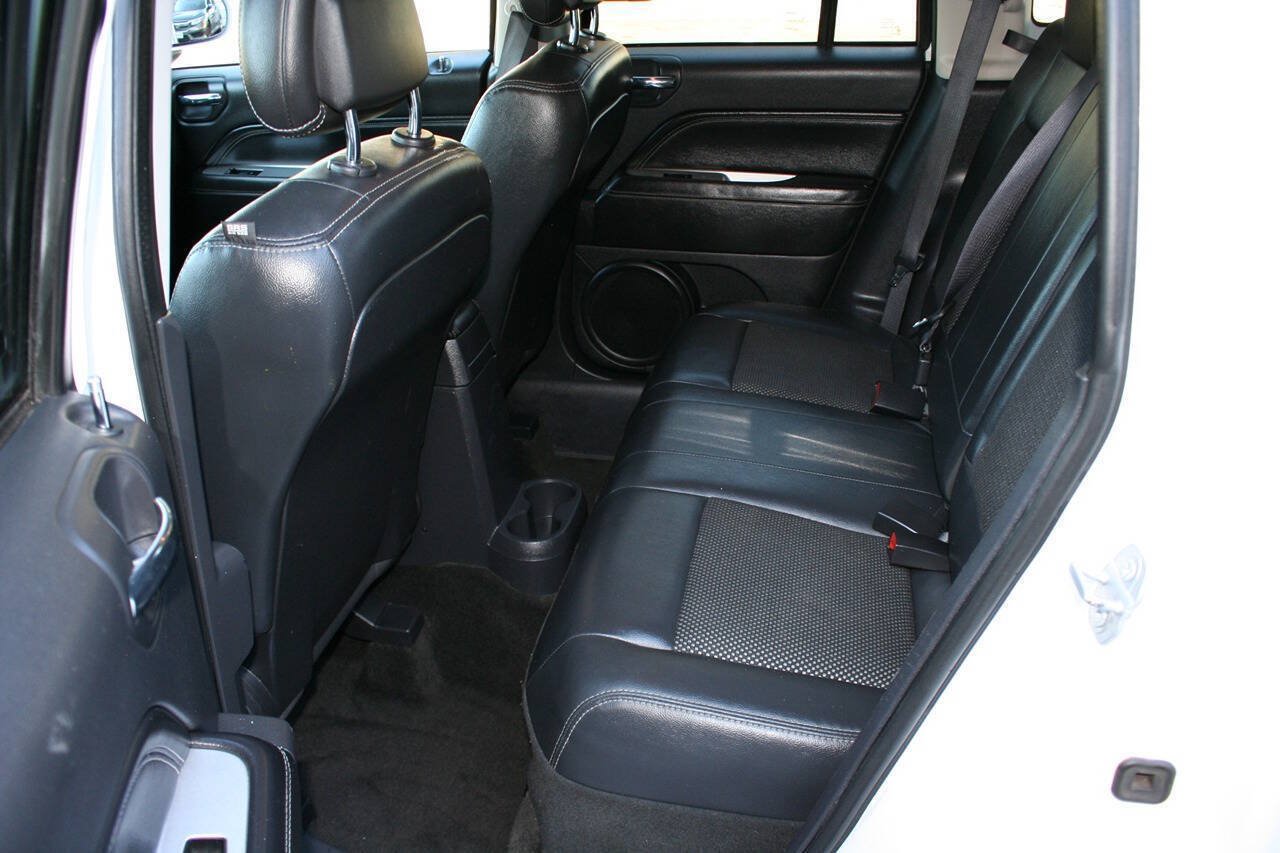 Used 2016 Jeep Compass Latitude AWD/4WD image 15