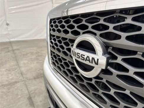 Used 2017 Nissan Titan SV image 27