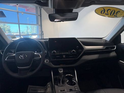 Used 2026 Toyota Highlander XLE AWD/4WD image 17