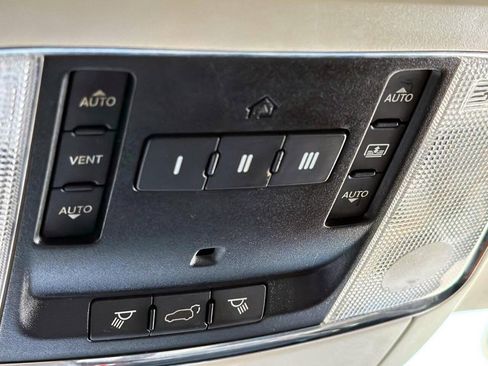 Used 2012 Jeep Grand Cherokee Overland AWD/4WD image 28