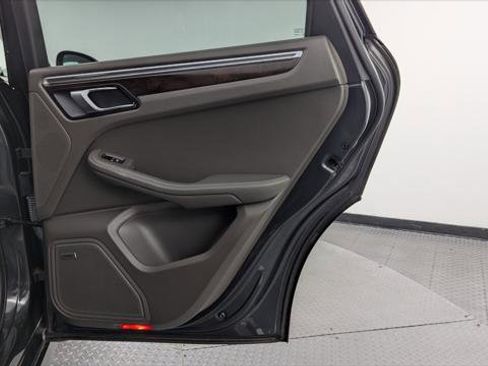 Used 2018 Porsche Macan Turbo w/ Premium Package Plus image 19