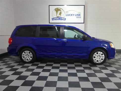 Used 2019 Dodge Grand Caravan SE w/ UConnect Hands-Free Group FWD image 6