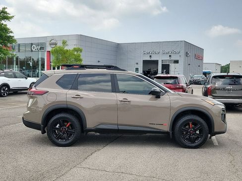 Used 2025 Nissan Rogue SV AWD/4WD image 6