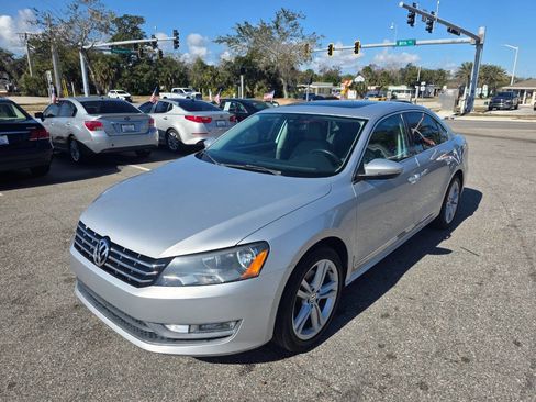 Used 2012 Volkswagen Passat 3.6 SEL Premium image 8