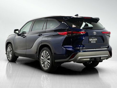 Used 2021 Toyota Highlander Platinum AWD/4WD image 3