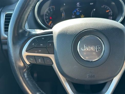 Used 2022 Jeep Grand Cherokee Laredo X image 23