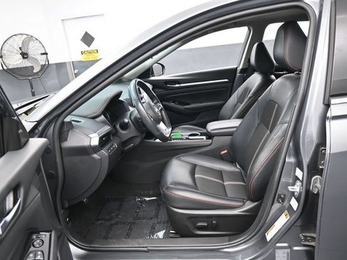 Used 2024 Nissan Altima 2.5 SR FWD image 11