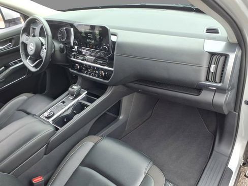 Used 2024 Nissan Pathfinder SL image 12