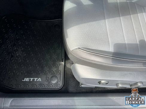 Used 2025 Volkswagen Jetta SE FWD image 24
