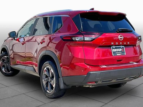 Used 2025 Nissan Rogue SV w/ SV Premium Package FWD image 11