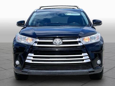 Used 2017 Toyota Highlander XLE AWD/4WD image 3