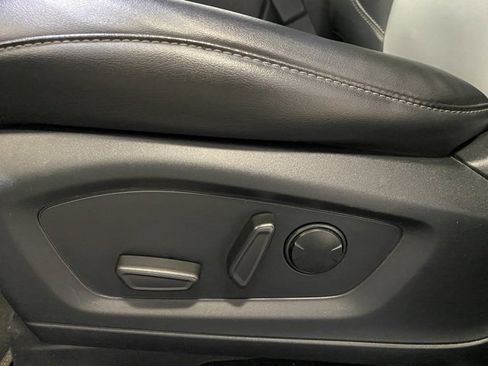 Used 2022 Ford Explorer XLT w/ Equipment Group 202A image 16