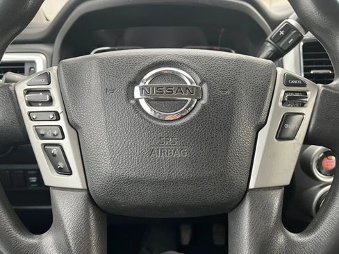 Used 2017 Nissan Titan SV image 21