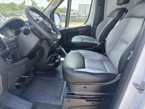 Used 2025 RAM ProMaster 2500 w/ Convenience Group FWD image 6