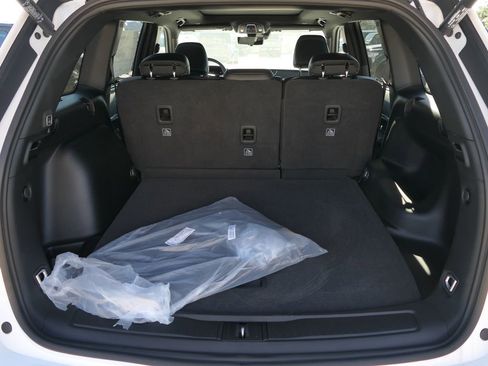 New 2025 Jeep Grand Cherokee Limited image 18