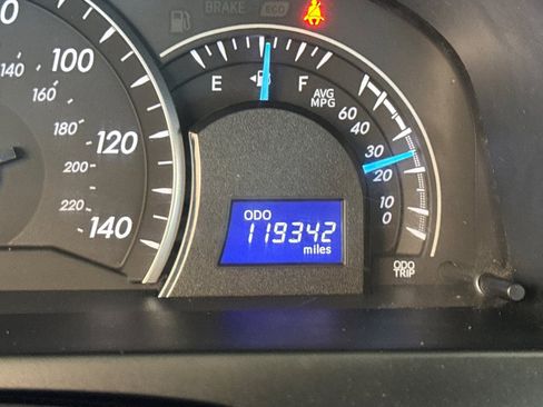 Used 2014 Toyota Camry LE FWD image 9