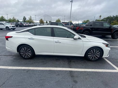 Used 2023 Nissan Altima 2.5 SV FWD image 8