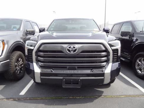 Used 2025 Toyota Tundra Limited AWD/4WD image 2