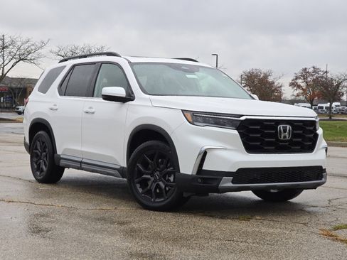 New 2025 Honda Pilot Touring image 2