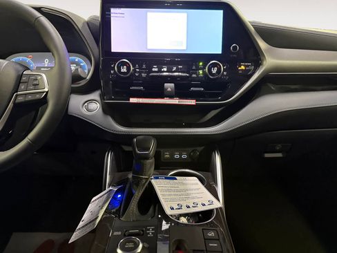 New 2026 Toyota Highlander Limited AWD/4WD image 14