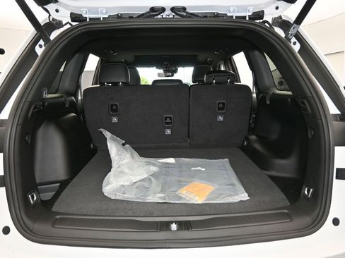 Used 2025 Jeep Grand Cherokee Altitude image 32