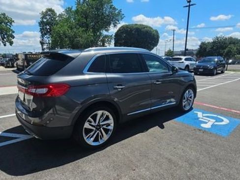 Used 2018 Lincoln MKX Reserve w/ Driver Assistance Package FWD image 4