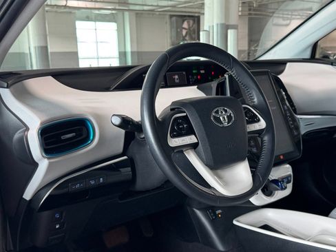 Used 2017 Toyota Prius Prime Advanced FWD image 13