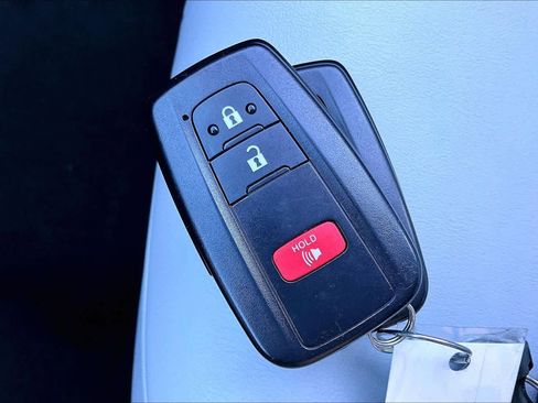 Used 2016 Toyota Prius Three Touring image 12