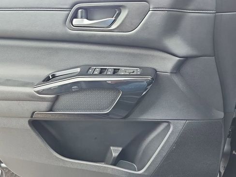 Used 2022 Nissan Pathfinder SV AWD/4WD image 22