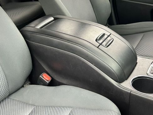Used 2019 Toyota Highlander LE FWD image 40