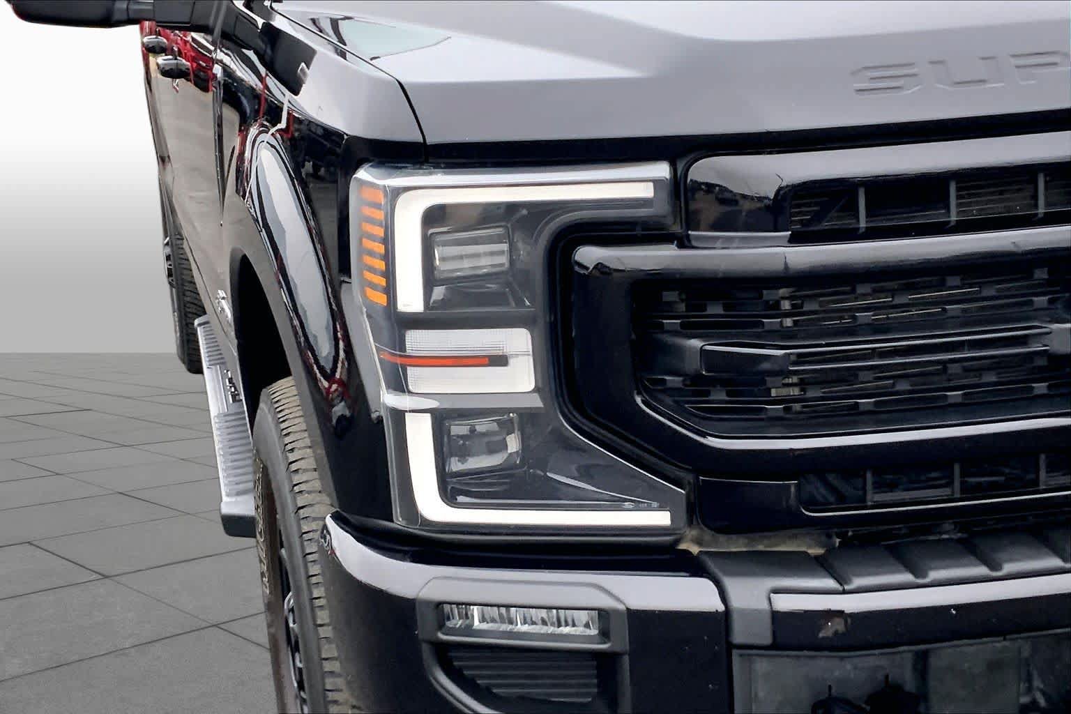 Used 2022 Ford F250 Lariat w/ Black Appearance Package AWD/4WD image 28