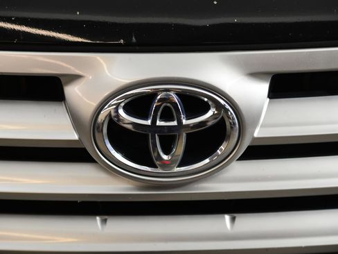 Used 2012 Toyota Highlander FWD image 30