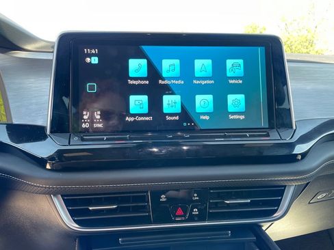Used 2025 Volkswagen Atlas Cross Sport SE AWD/4WD image 18