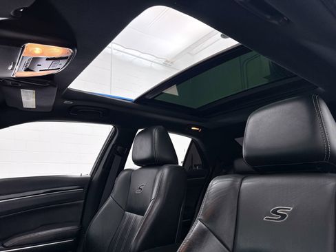 Used 2018 Chrysler 300 S w/ 300S Premium Group image 3