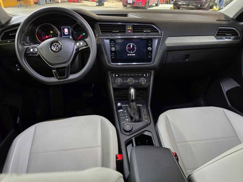Used 2021 Volkswagen Tiguan SE AWD/4WD image 18