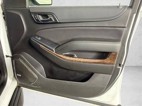 Used 2019 Chevrolet Suburban LT RWD image 15