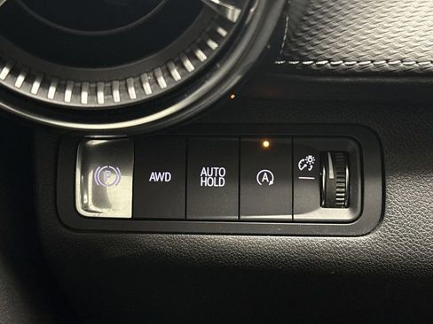 Used 2025 Chevrolet Equinox LT w/ Convenience Package II image 50