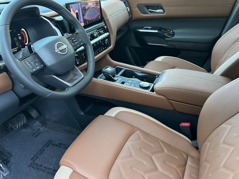 New 2026 Nissan Pathfinder Platinum AWD/4WD image 10