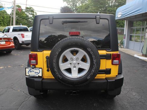 Used 2015 Jeep Wrangler Unlimited Sport w/ Quick Order Package 24S AWD/4WD image 5