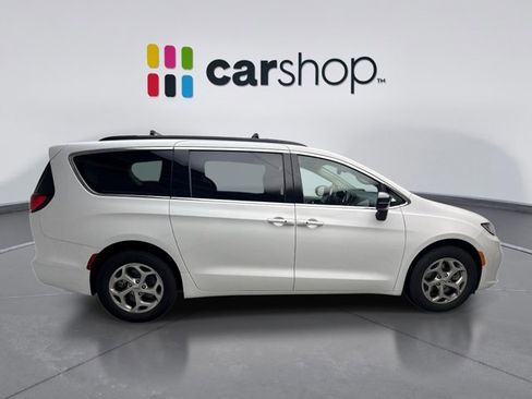 Used 2024 Chrysler Pacifica Limited w/ Trailer Tow Group image 6